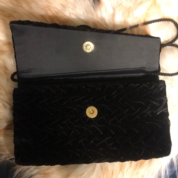 Textured handbag - Picture 2 of 3